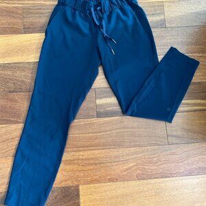 Lululemon on the fly mid rise pants | Inseam: 27” | size: 4 | Navy Blue